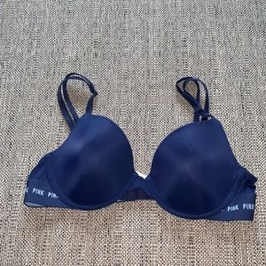 PINK Wear Everywhere t-shirt lightly lined Bra